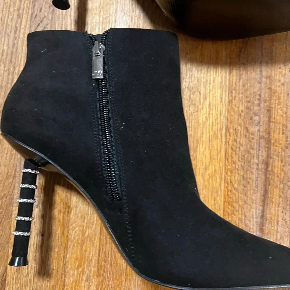 JLO JENNIFER LOPEZ-Porchia 2‎ Bootie 8M